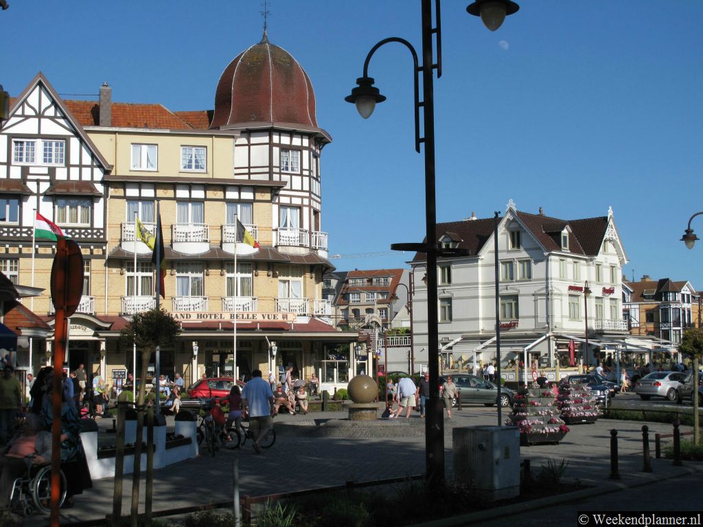 De Haan is één van de weinige Belgische badplaatsen waar niet flink gesloopt is in de vorige eeuw. Hier  zijn geen zonder hoge appartementencomplexen maar weelderige villa's uit het begin van de twintigste eeuw. Tips: Een weekend  in de badplaats De Haan.
